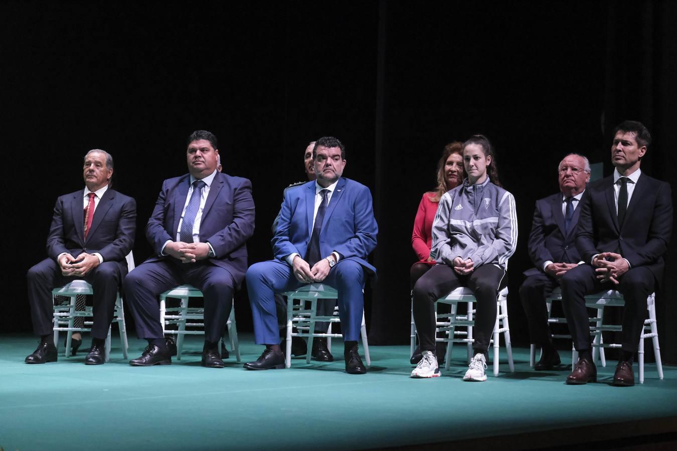 FOTOS: entrega de Banderas de Andalucía en el Teatro de Las Cortes de San Fernando