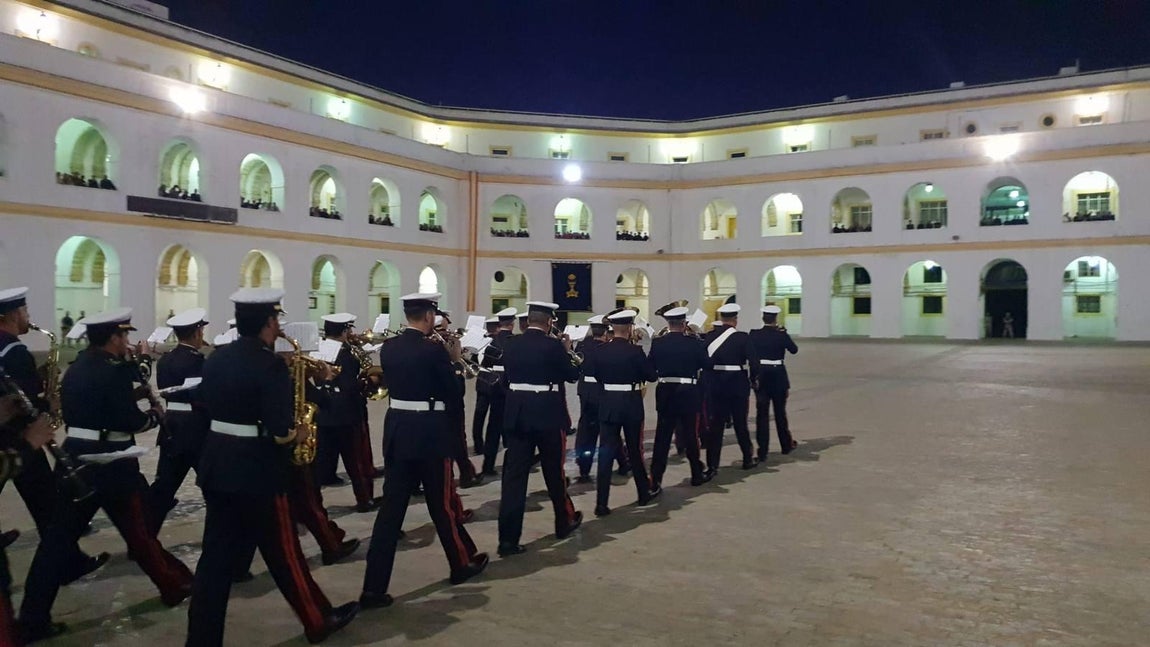 FOTOS: Arriado Solemne de Bandera en de la Infantería de Marina