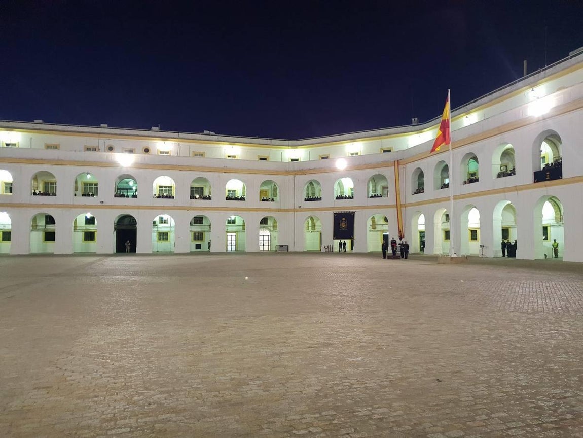 FOTOS: Arriado Solemne de Bandera en de la Infantería de Marina
