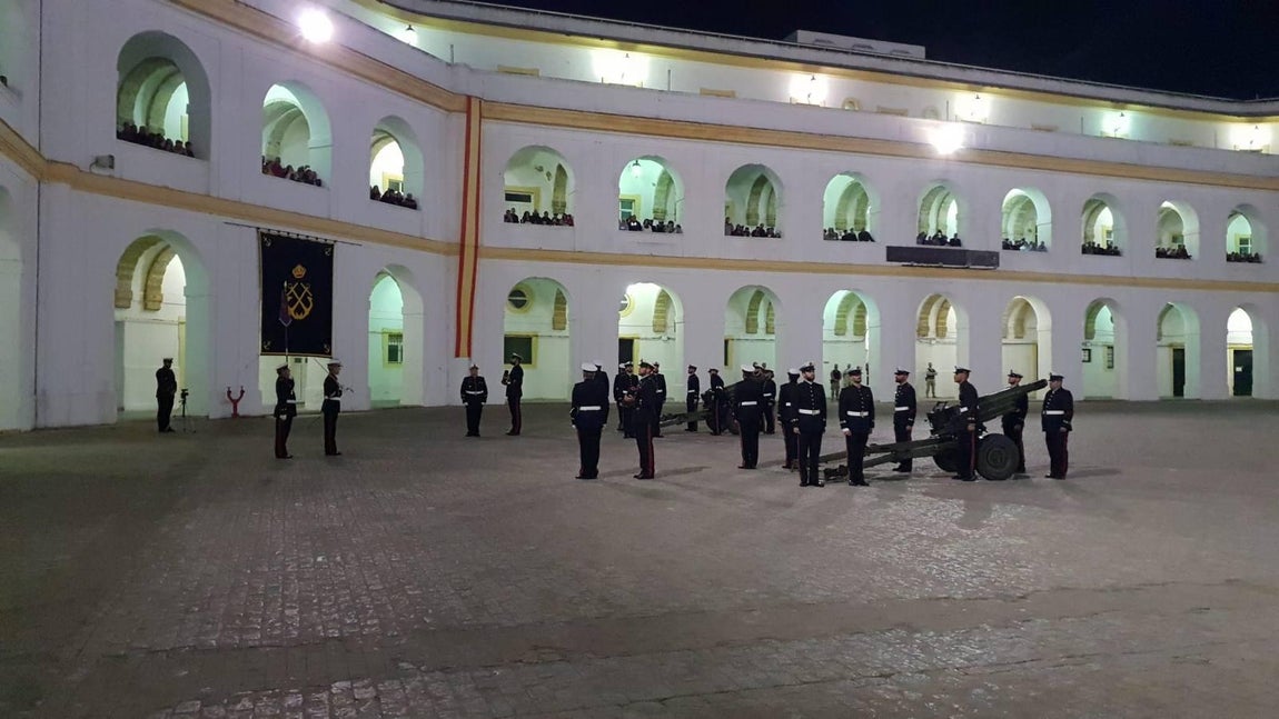 FOTOS: Arriado Solemne de Bandera en de la Infantería de Marina