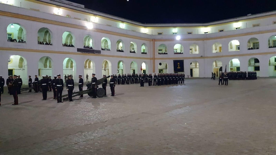 FOTOS: Arriado Solemne de Bandera en de la Infantería de Marina