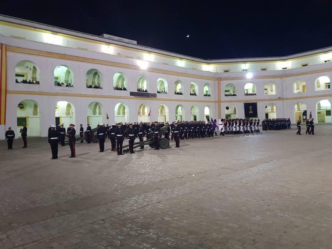FOTOS: Arriado Solemne de Bandera en de la Infantería de Marina