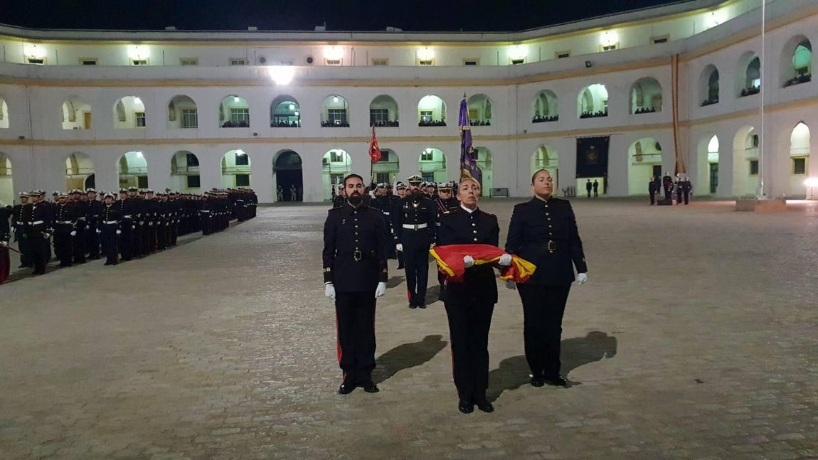 FOTOS: Arriado Solemne de Bandera en de la Infantería de Marina