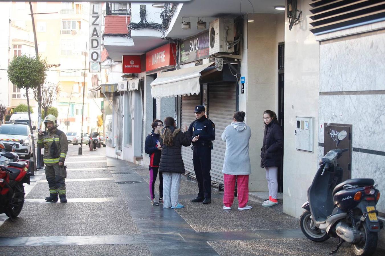 El bloque de viviendas desalojado en San Juan de Aznalfarache, en imágenes