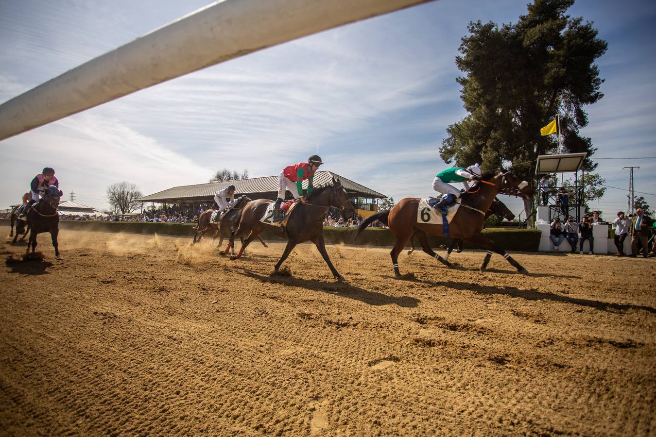 En imágenes, el inicio de las carreras de caballos de Pineda