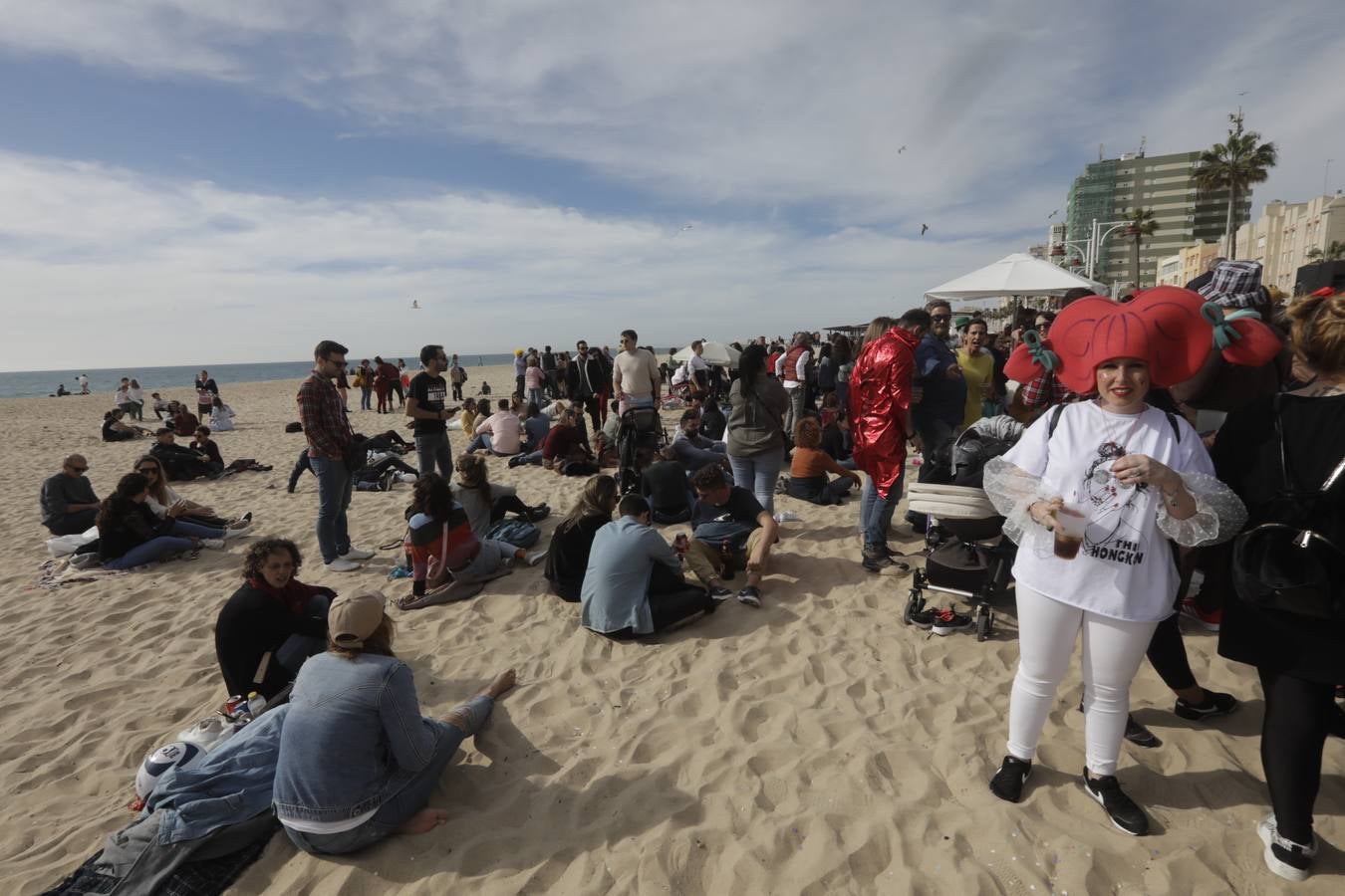 Batalla de coplas en el Paseo Marítimo