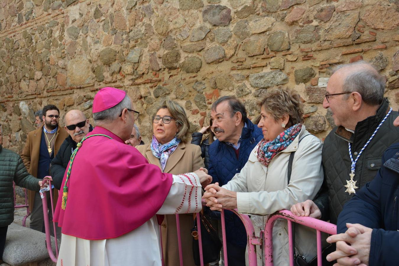 Las imágenes del recibimiento al nuevo arzobispo en la Puerta de Bisagra