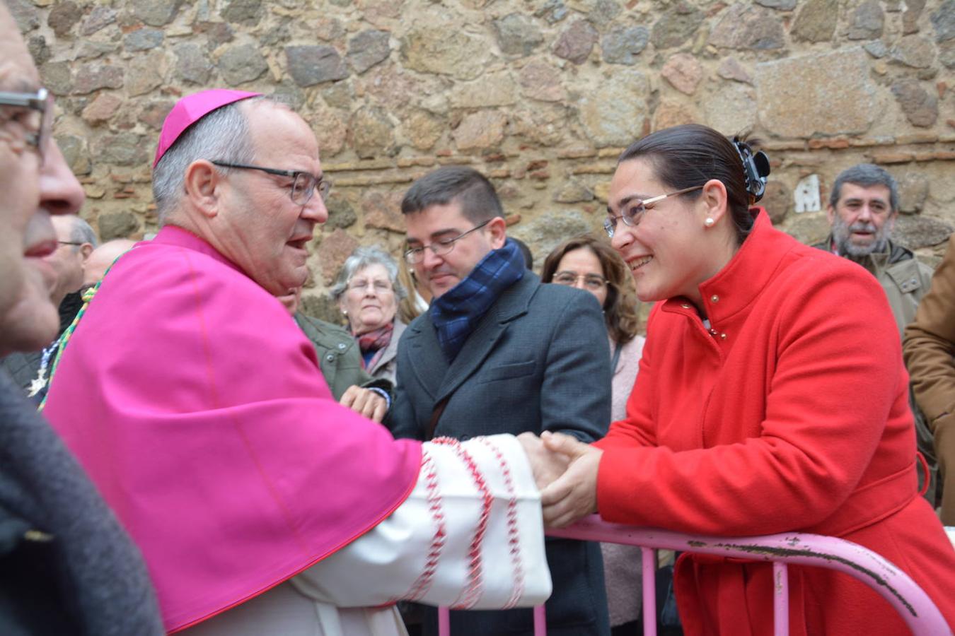 Las imágenes del recibimiento al nuevo arzobispo en la Puerta de Bisagra