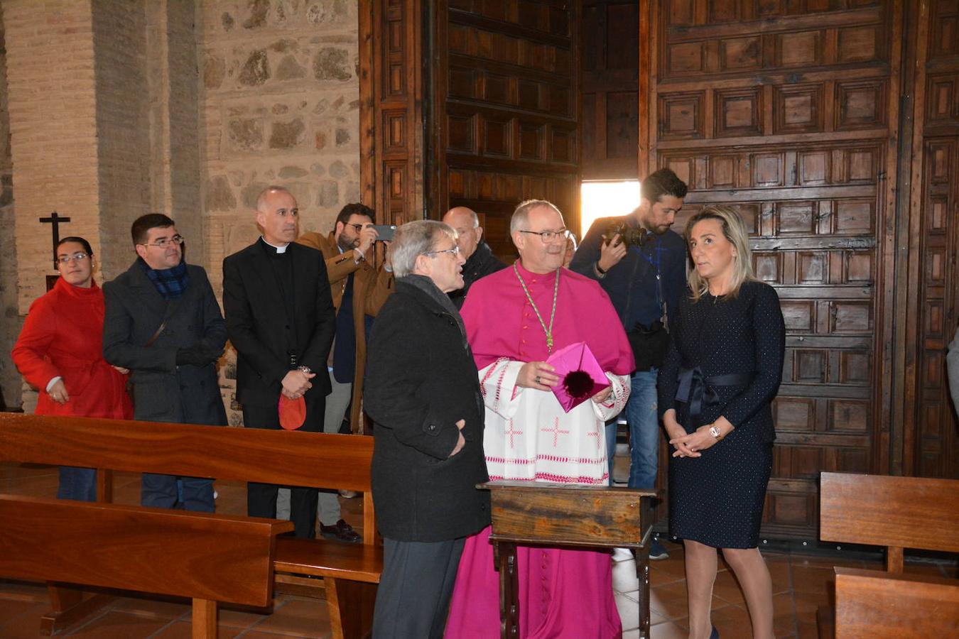 Las imágenes del recibimiento al nuevo arzobispo en la Puerta de Bisagra