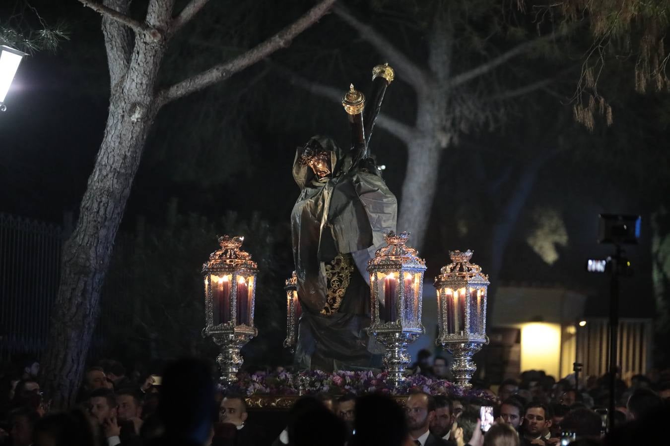 La lluvia impide el Vía Crucis de Itálica