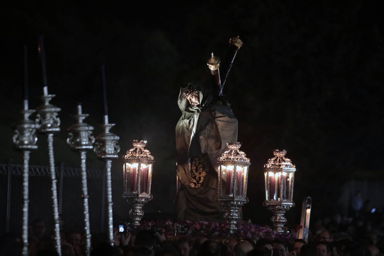 La lluvia impide el Vía Crucis de Itálica