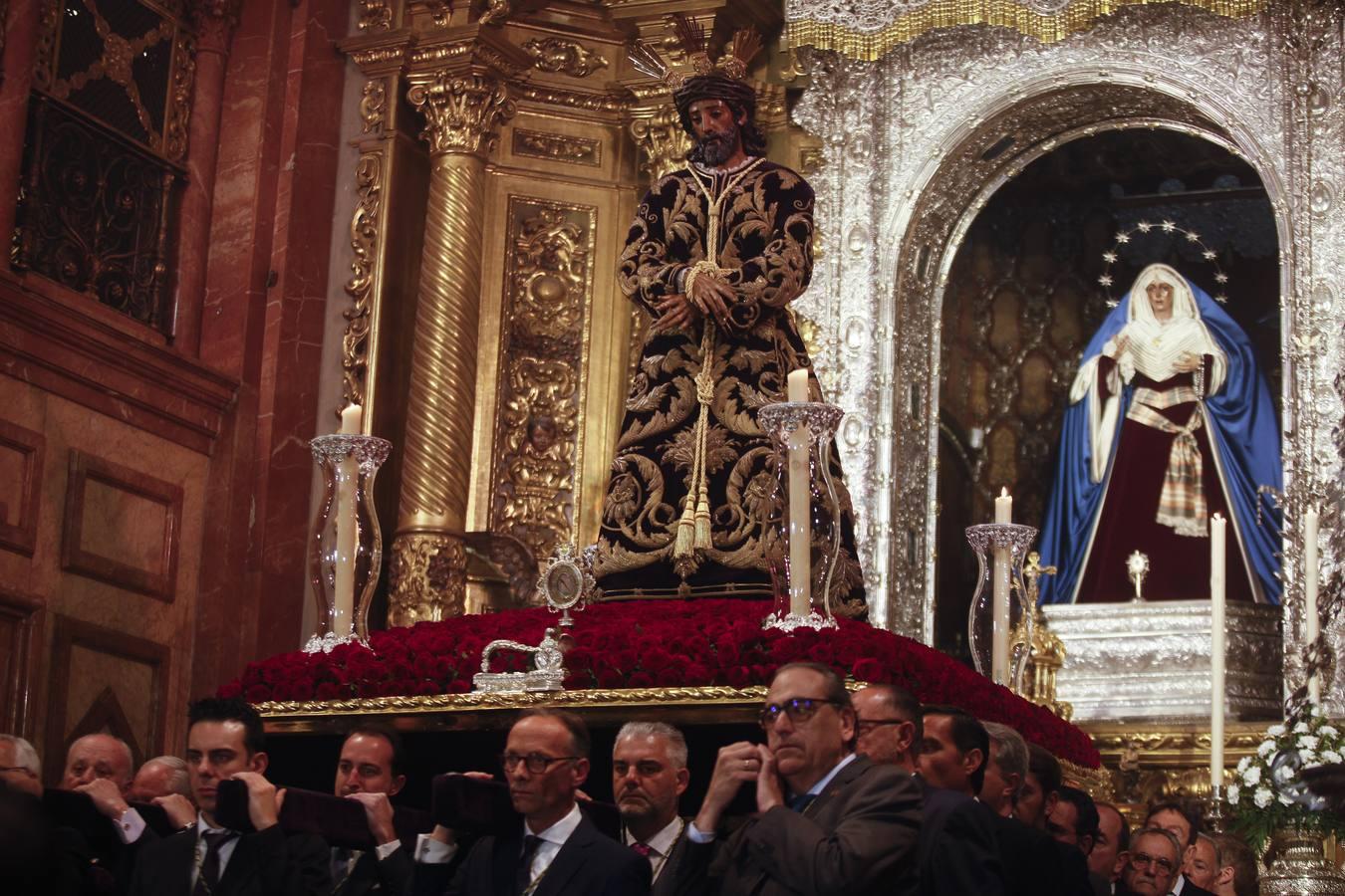 Las mejores imágenes del vía crucis del Señor de la Sentencia