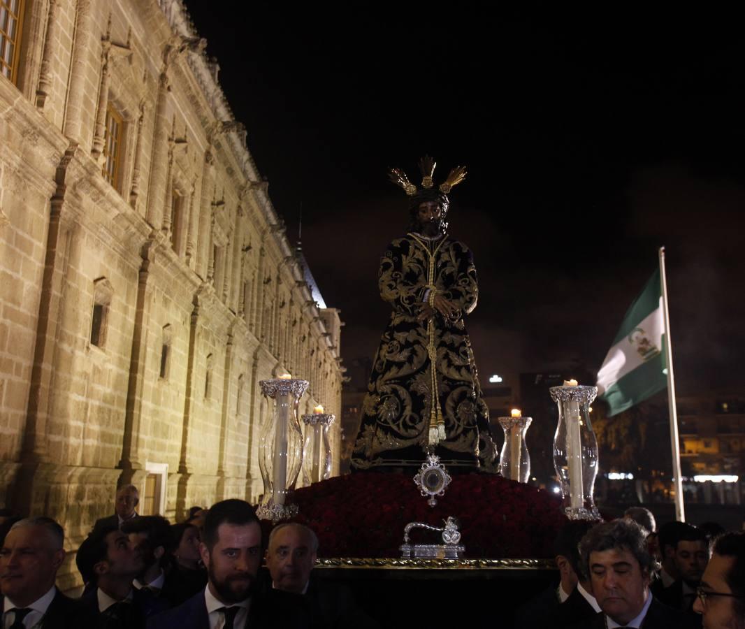 Las mejores imágenes del vía crucis del Señor de la Sentencia