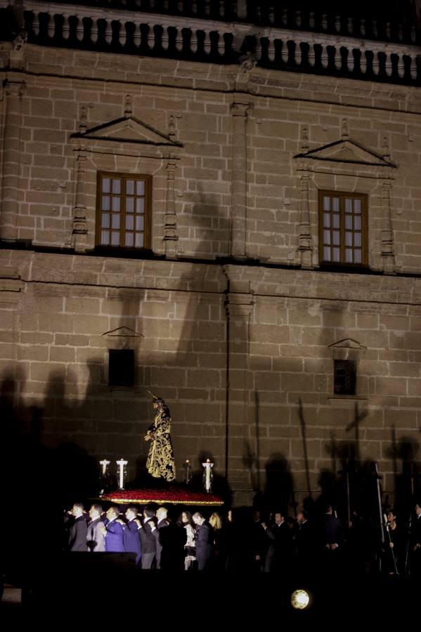 Las mejores imágenes del vía crucis del Señor de la Sentencia