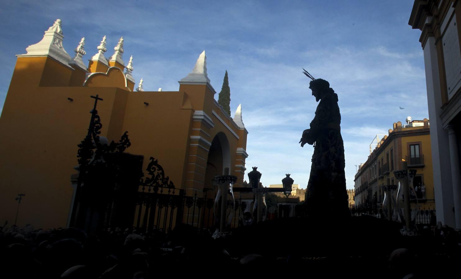 Las mejores imágenes del vía crucis del Señor de la Sentencia