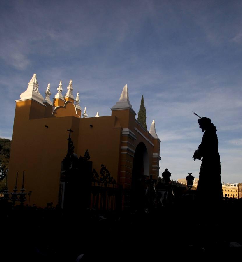 Las mejores imágenes del vía crucis del Señor de la Sentencia