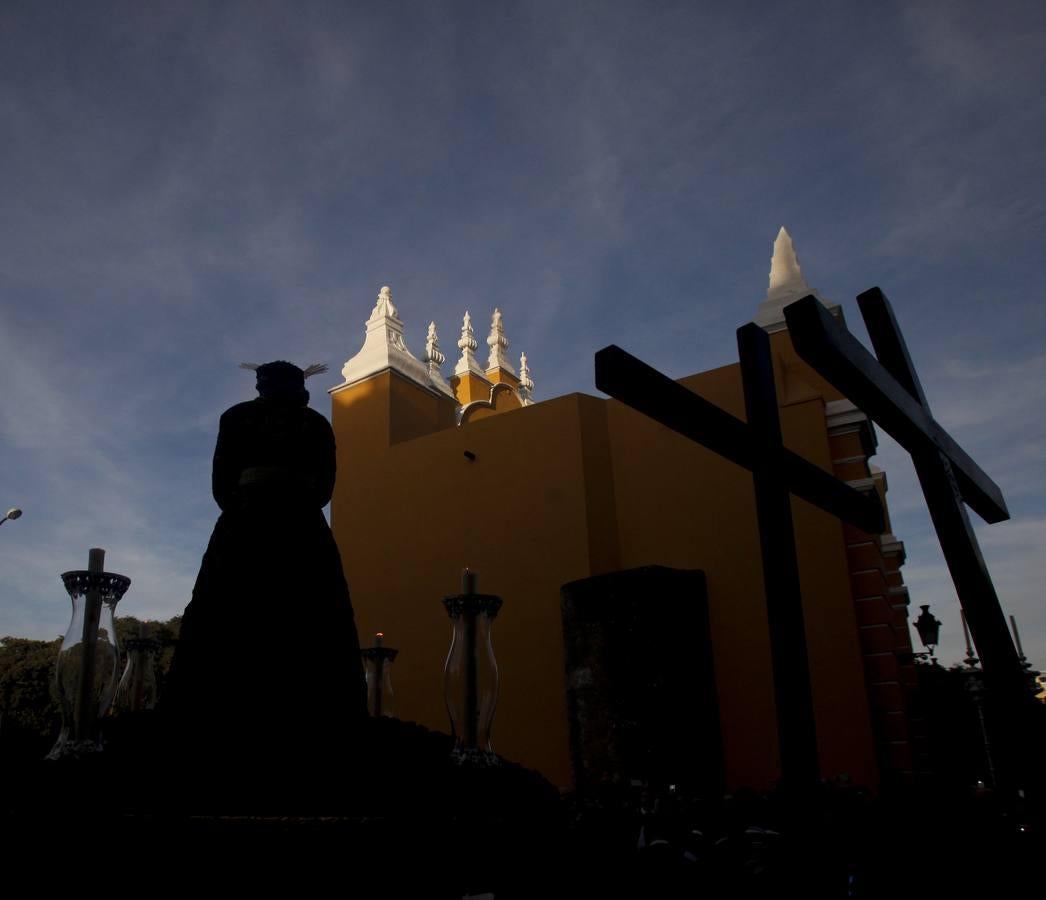 Las mejores imágenes del vía crucis del Señor de la Sentencia