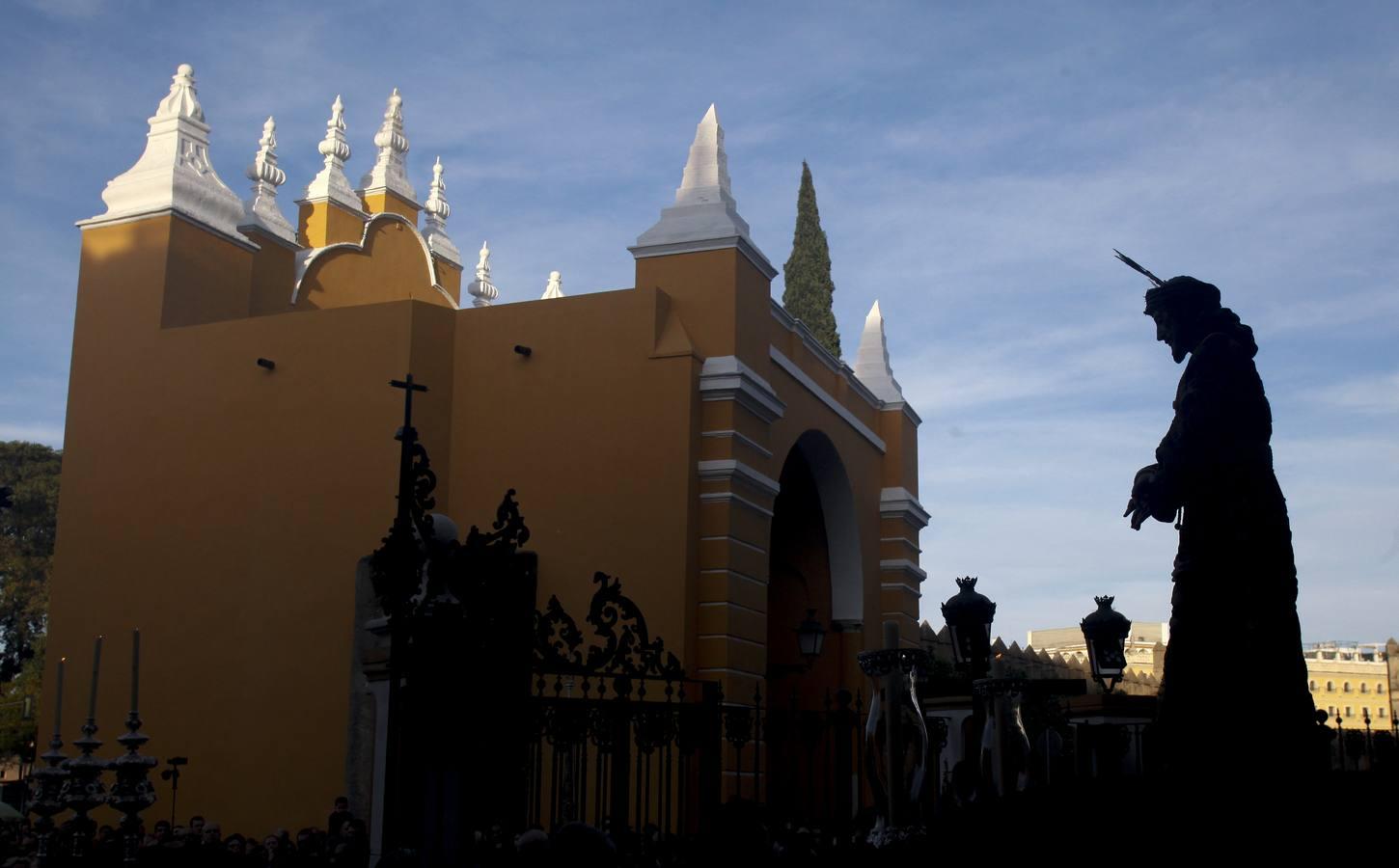 Las mejores imágenes del vía crucis del Señor de la Sentencia