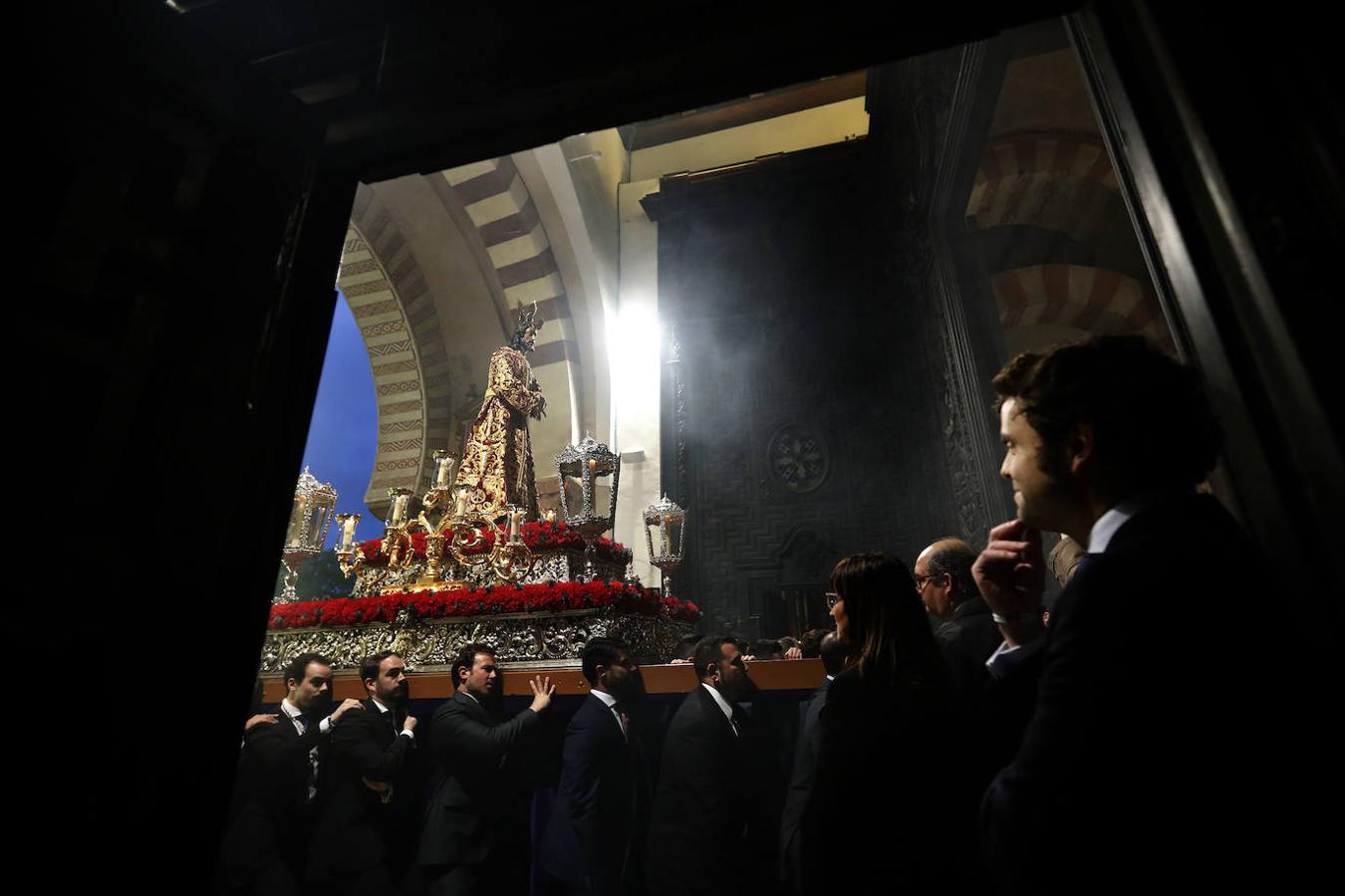 El Vía Crucis del Señor de la Sentencia de Córdoba, en imágenes