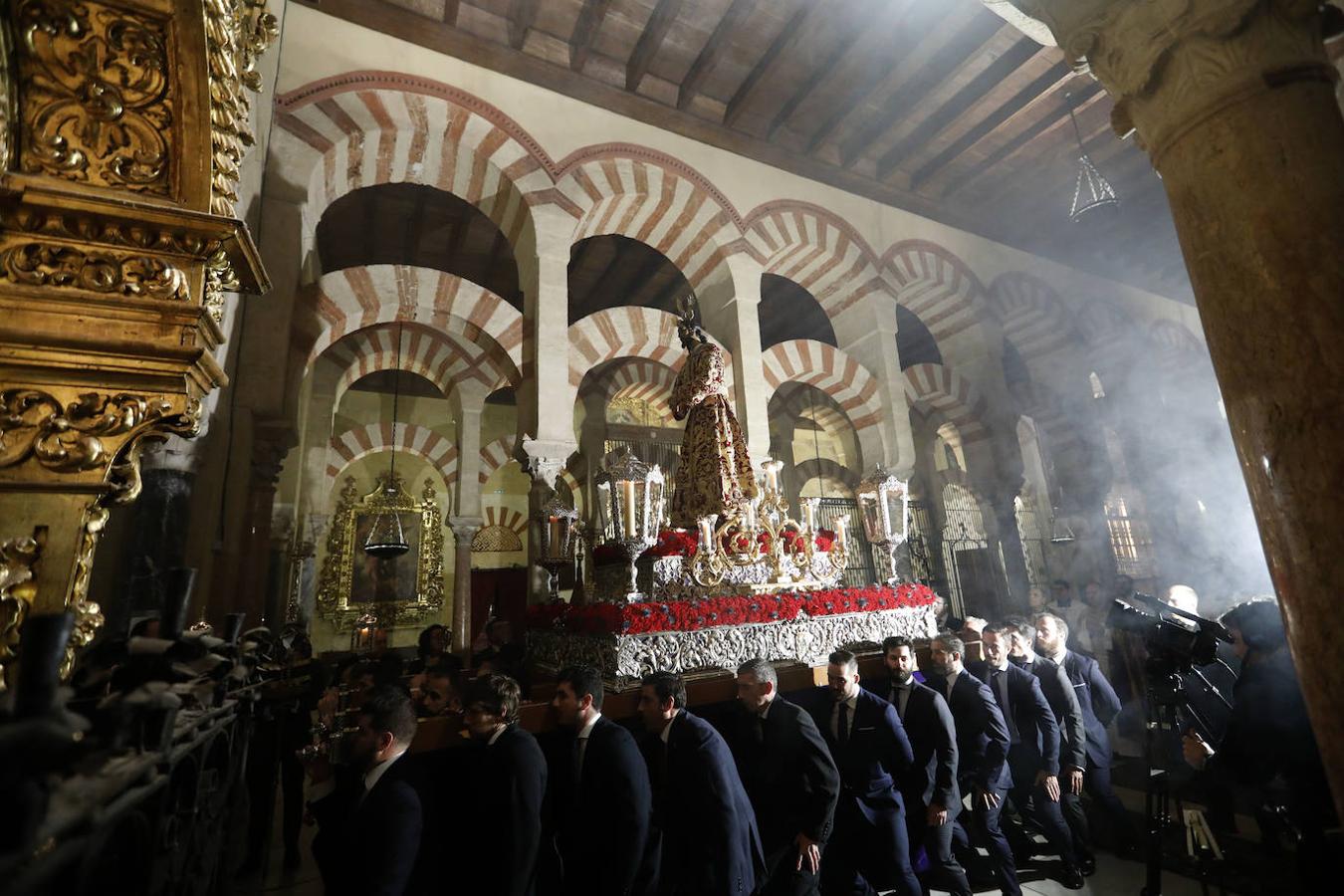 El Vía Crucis del Señor de la Sentencia de Córdoba, en imágenes