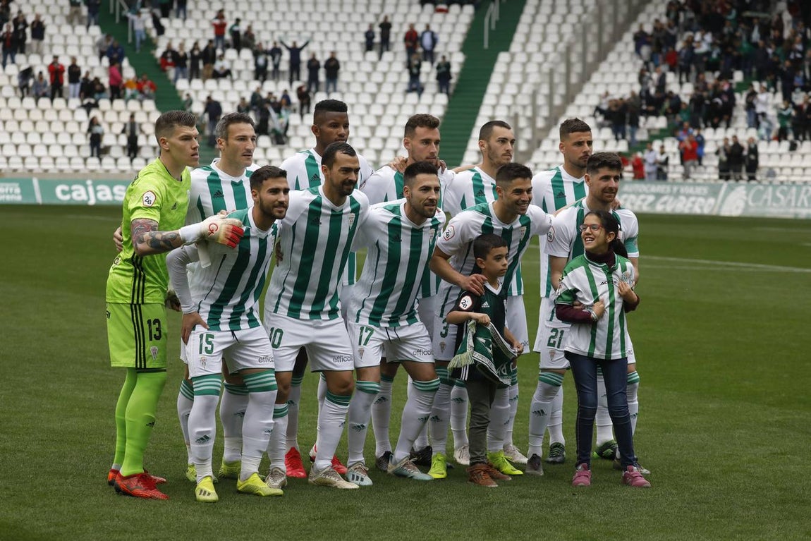 El ambiente en las gradas del estadio en el Córdoba CF-Algeciras, en imágenes