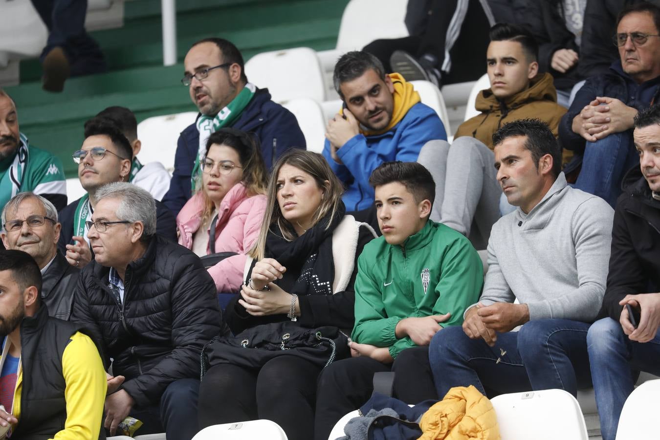 El ambiente en las gradas del estadio en el Córdoba CF-Algeciras, en imágenes