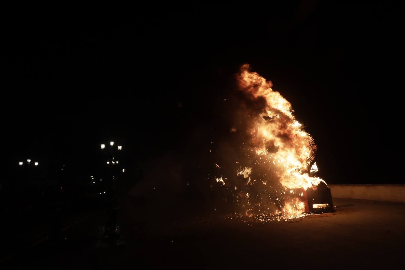 FOTOS: Quema de la Bruja Piti y fuegos artificiales desde La Caleta