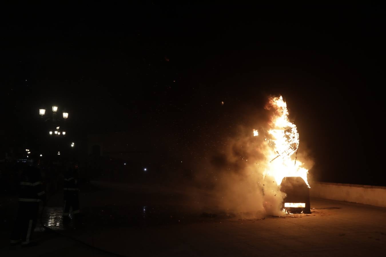 FOTOS: Quema de la Bruja Piti y fuegos artificiales desde La Caleta