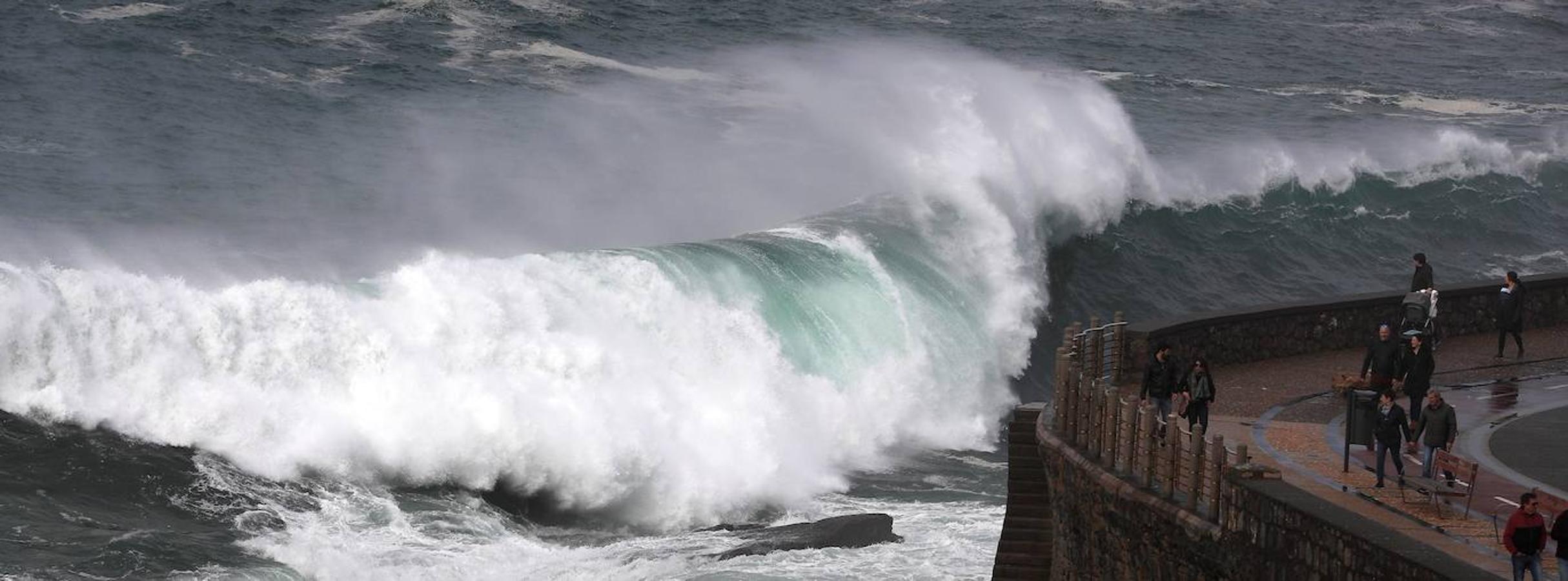 Según la Agencia Estatal de Meteorología (Aemet), el día más adverso será este lunes con el paso de la borrasca Karine que dará lugar a precipitaciones, rachas de viento intenso y mal estado de la mar, según un comunicado de Protección Civil.. 