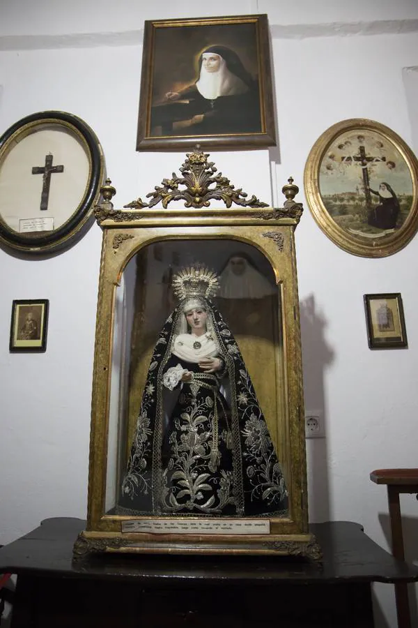 Cientos de personas rinden homenaje a Santa Ángela de la Cruz en Sevilla