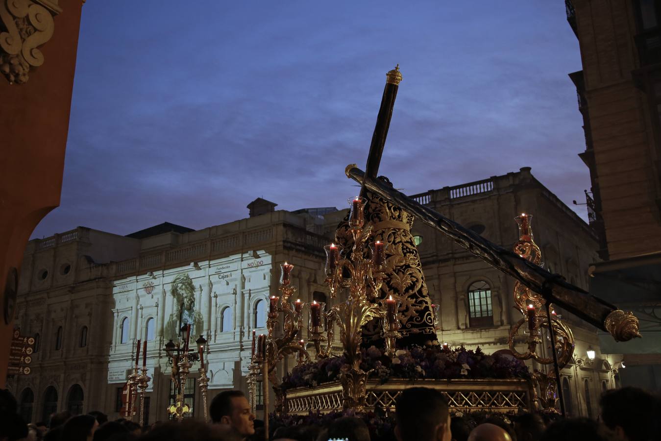 El Vía Crucis del Consejo de Hermandades y Cofradías de Sevilla, en imágenes (y III)