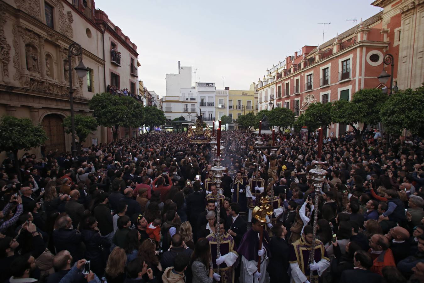 El Vía Crucis del Consejo de Hermandades y Cofradías de Sevilla, en imágenes (y III)