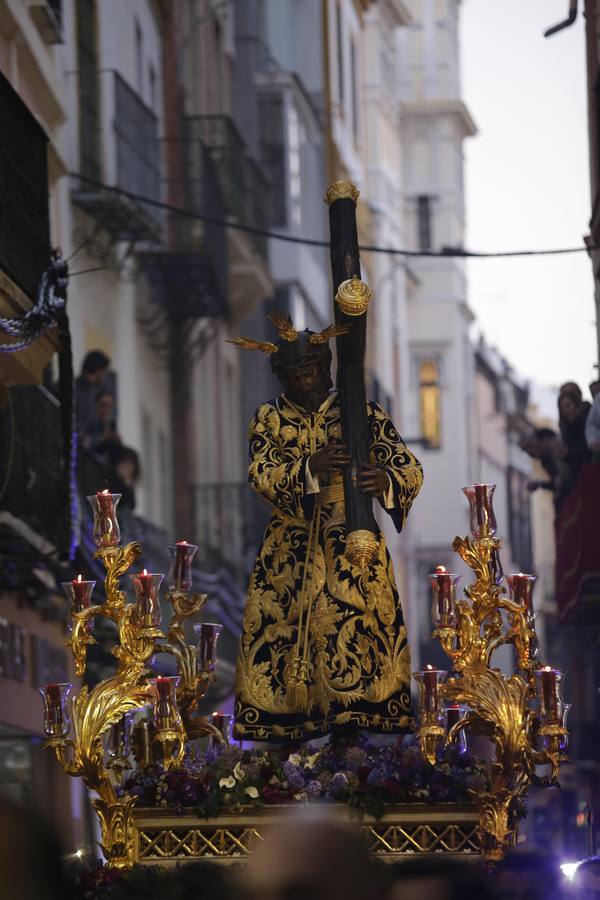 El Vía Crucis del Consejo de Hermandades y Cofradías de Sevilla, en imágenes (y III)