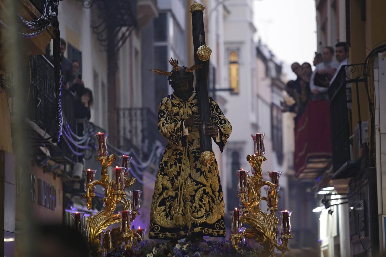 El Vía Crucis del Consejo de Hermandades y Cofradías de Sevilla, en imágenes (y III)