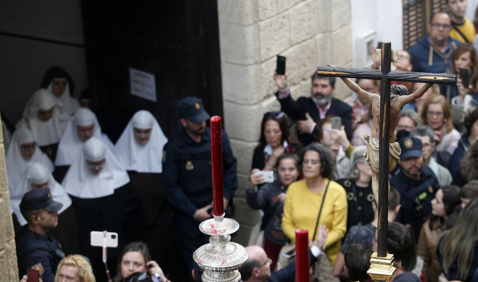 El Vía Crucis del Consejo de Hermandades y Cofradías de Sevilla, en imágenes (II)