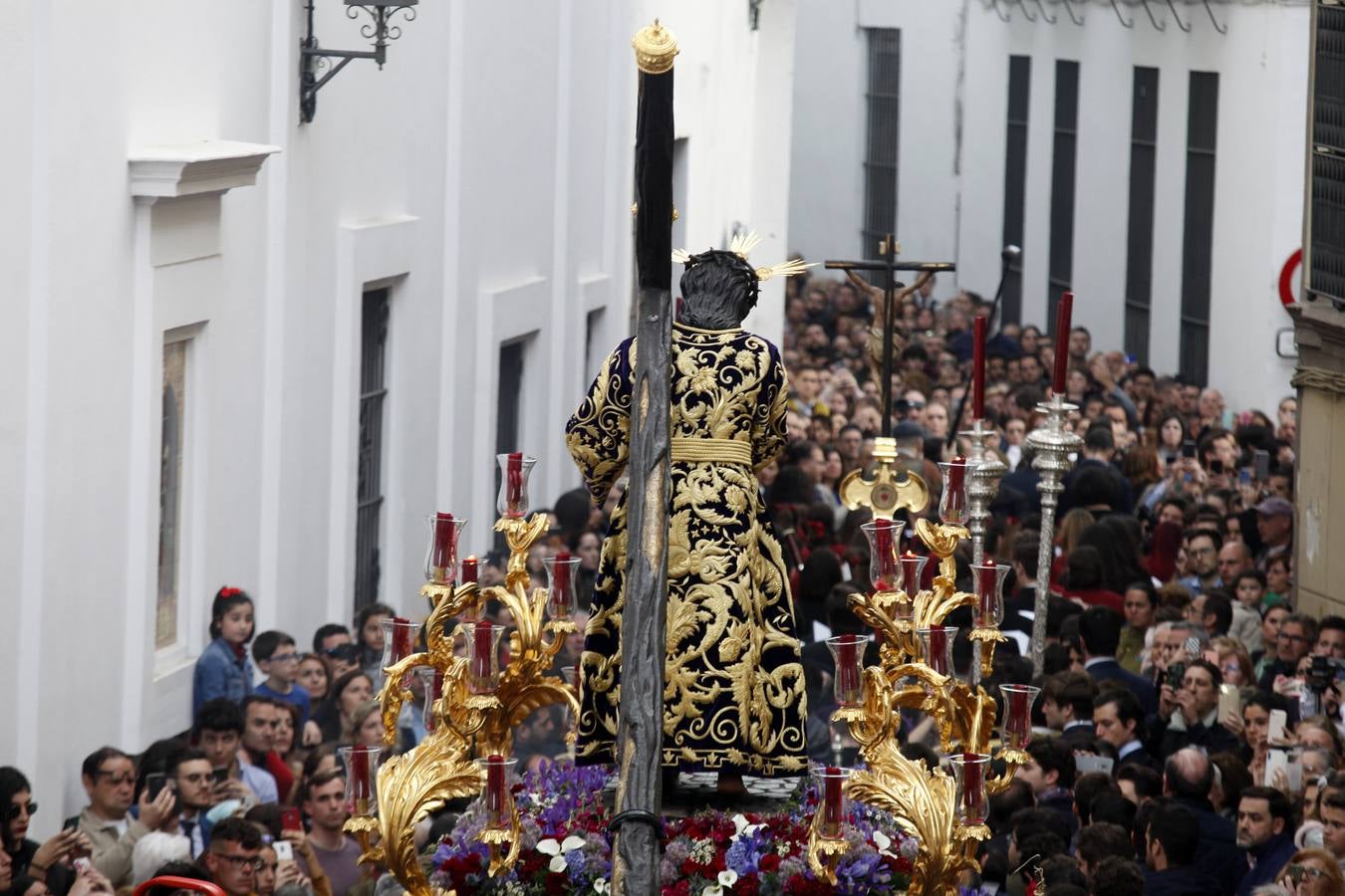 El Vía Crucis del Consejo de Hermandades y Cofradías de Sevilla, en imágenes (II)