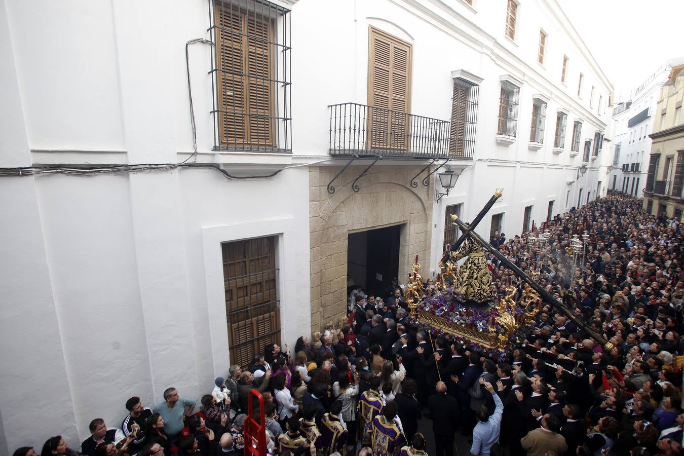 El Vía Crucis del Consejo de Hermandades y Cofradías de Sevilla, en imágenes (II)