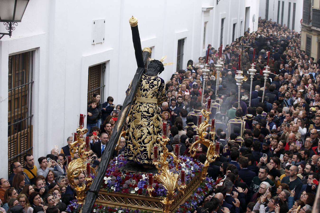 El Vía Crucis del Consejo de Hermandades y Cofradías de Sevilla, en imágenes (II)