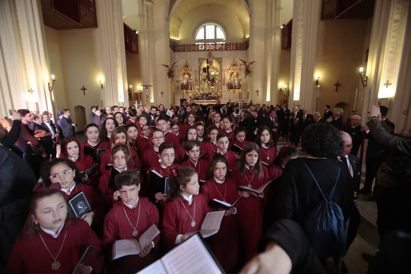 El Vía Crucis del Consejo de Hermandades y Cofradías de Sevilla, en imágenes