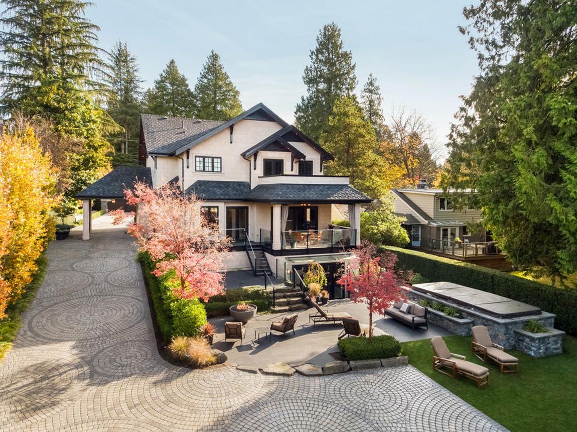 8.Carnarvon Street, Vancouver. Ubicada en una de las calles más acogedoras, esta casa cuenta con seis dormitorios y ocho baños. Como no podía ser menos, posee una sala de cine, otra de juegos, SPA y gimnasio completo. También cuenta con amplios jardines, aunque en este caso si lo que buscan es privacidad, tendrían que saber que los vecinos no estarían muy lejos. Precio: 6.251.600€