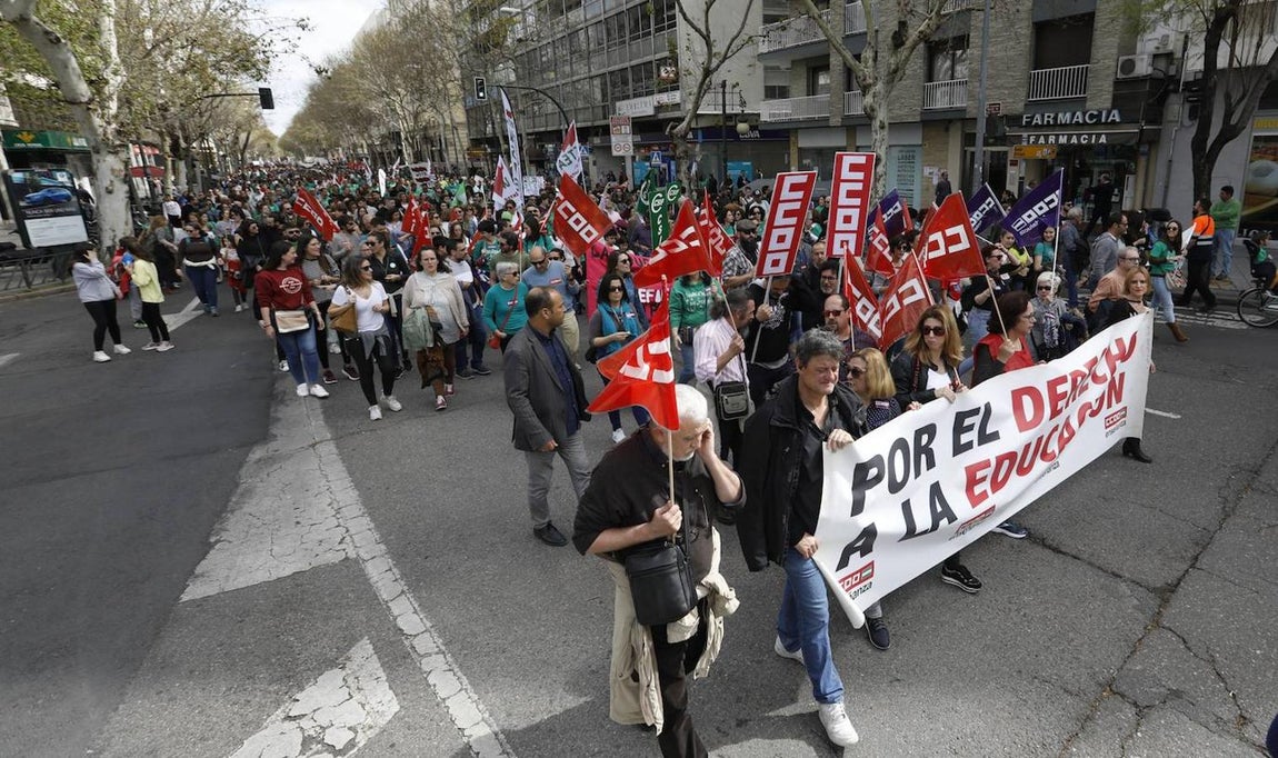La manifestación en Córdoba contra el decreto de escolarización, en imágenes