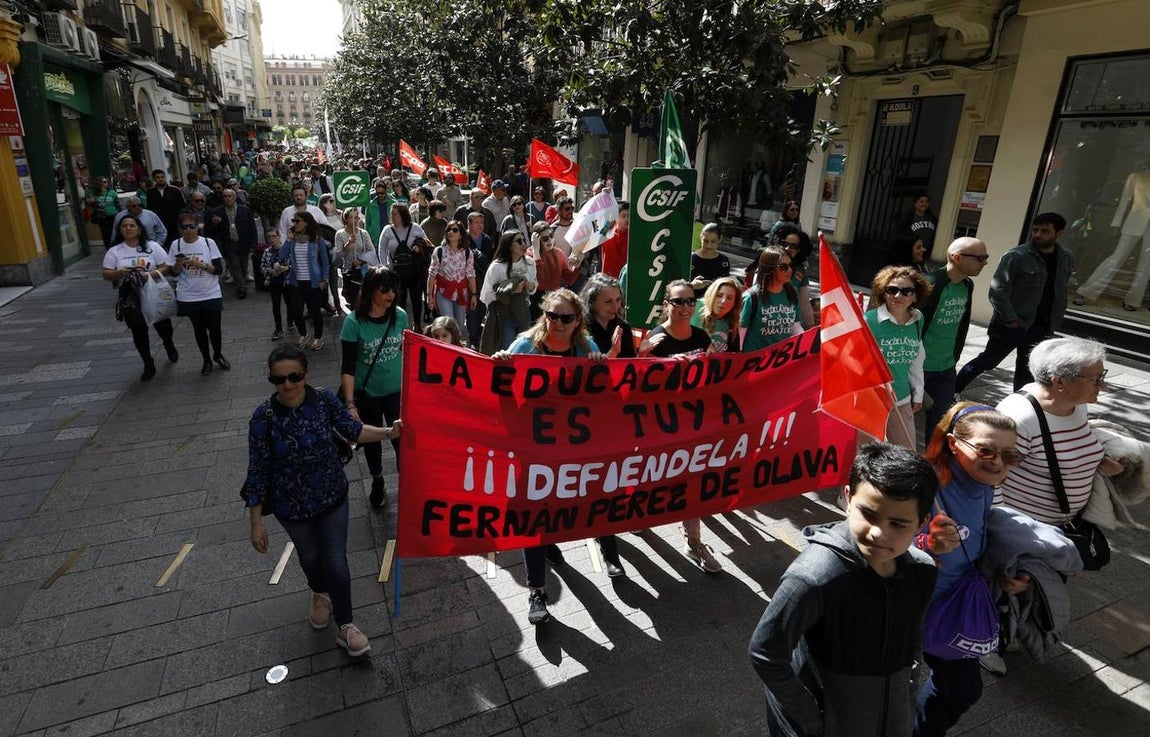 La manifestación en Córdoba contra el decreto de escolarización, en imágenes