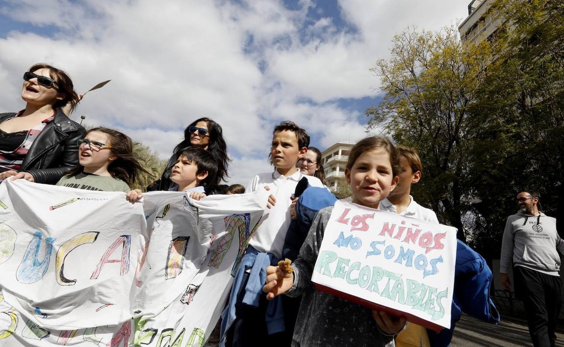 La manifestación en Córdoba contra el decreto de escolarización, en imágenes