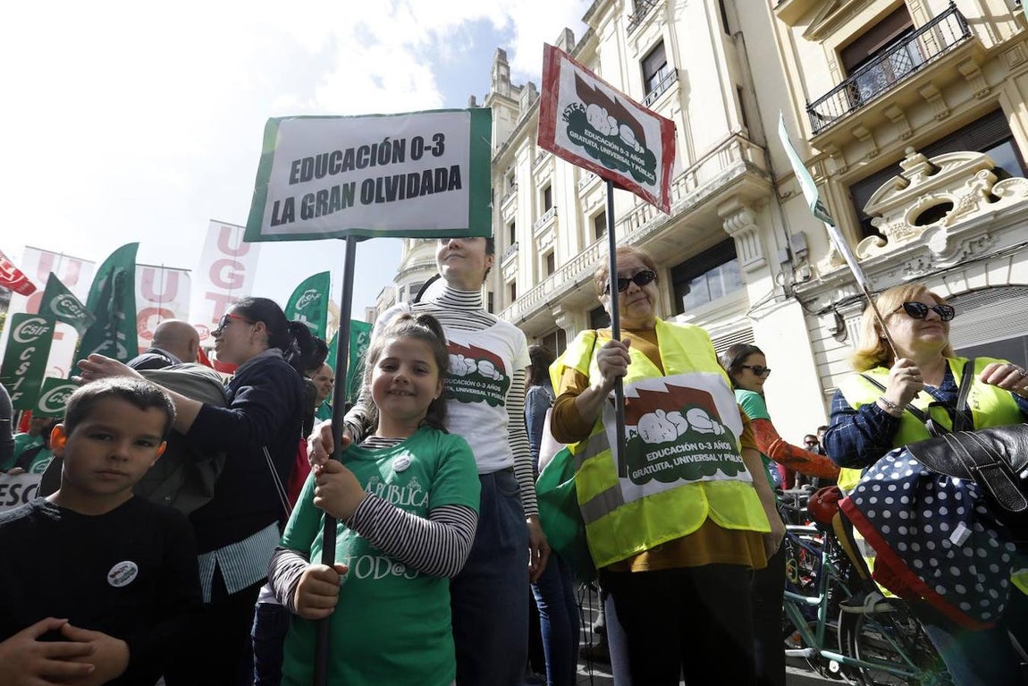 La manifestación en Córdoba contra el decreto de escolarización, en imágenes