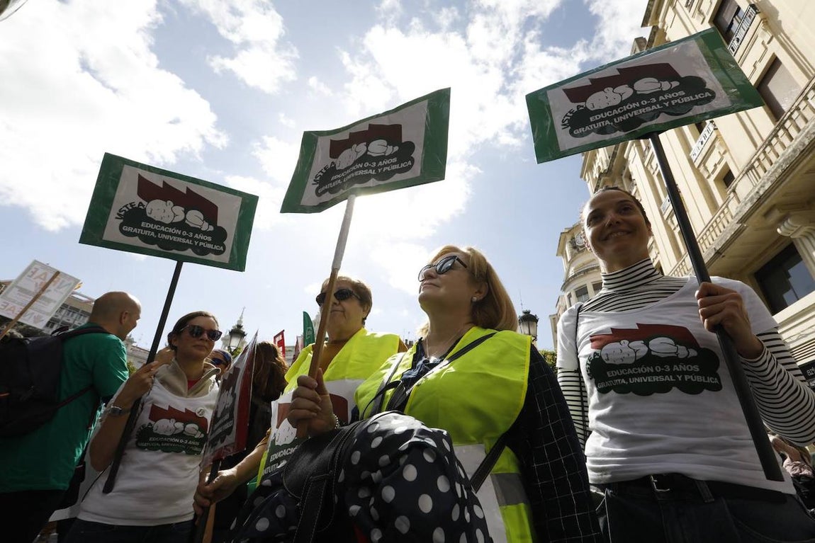 La manifestación en Córdoba contra el decreto de escolarización, en imágenes