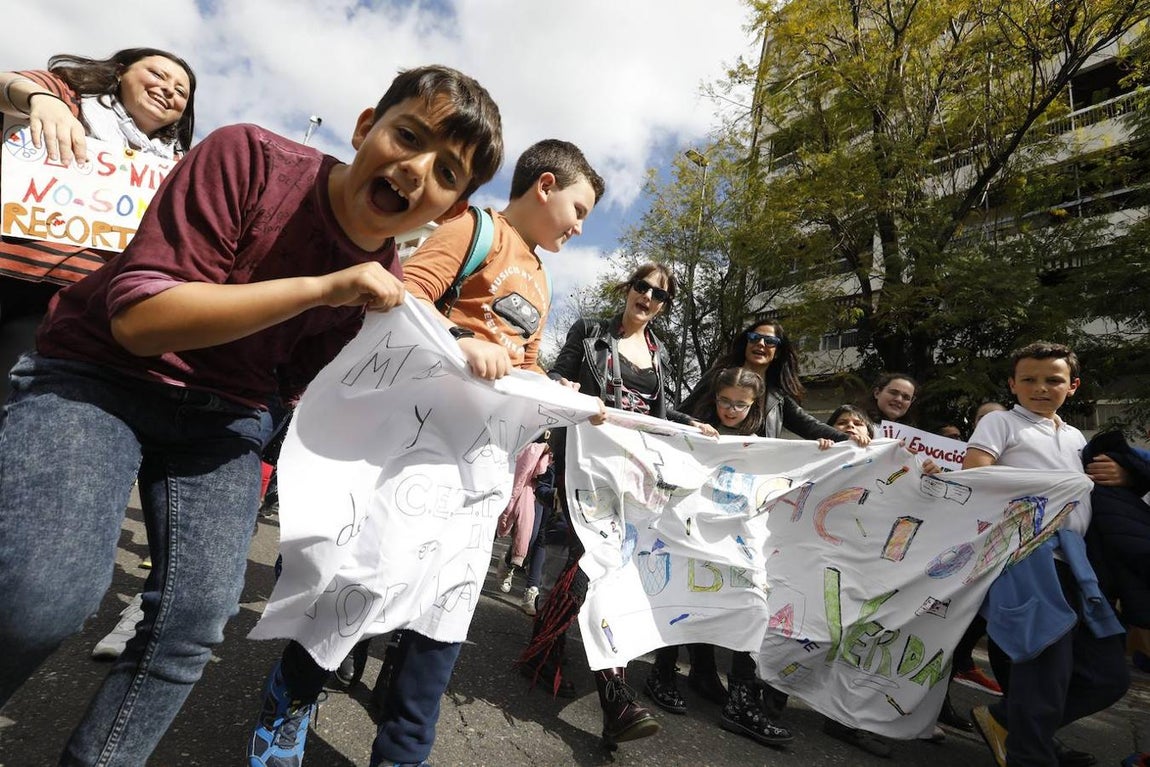 La manifestación en Córdoba contra el decreto de escolarización, en imágenes