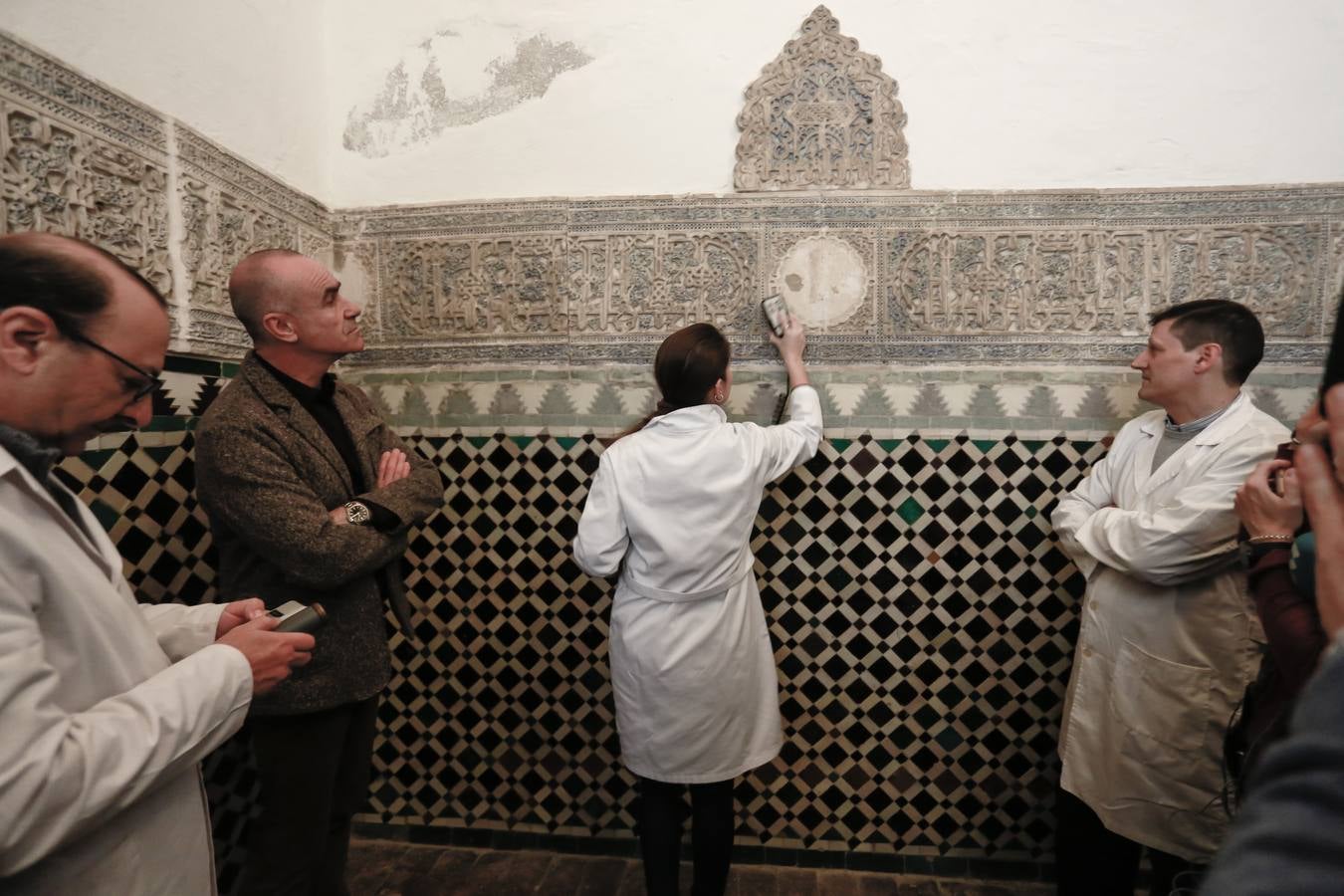 Visita a los trabajos de restauración de las yeserías del Real Alcázar