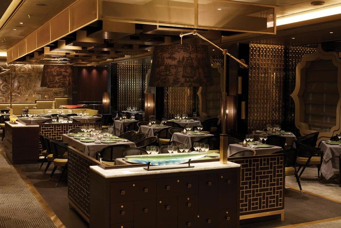 Seven Seas Splendor, el crucero de tus sueños. Los restaurantes de a bordo hacen las delicias de los paladares más exigentes, como el Pacific Rim, un espacio gourmet panasiático, el Sette Mari, de cocina italiana o el Chartreuse, especializado en gastronomía francesa.