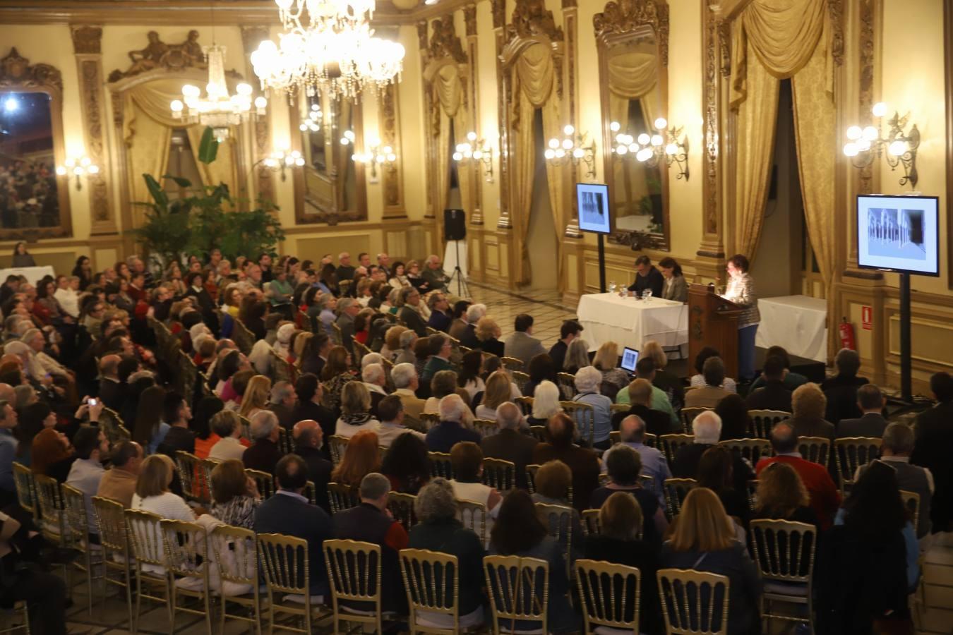 La conferencia de Ángeles Raya en El Templo de Córdoba, en imágenes