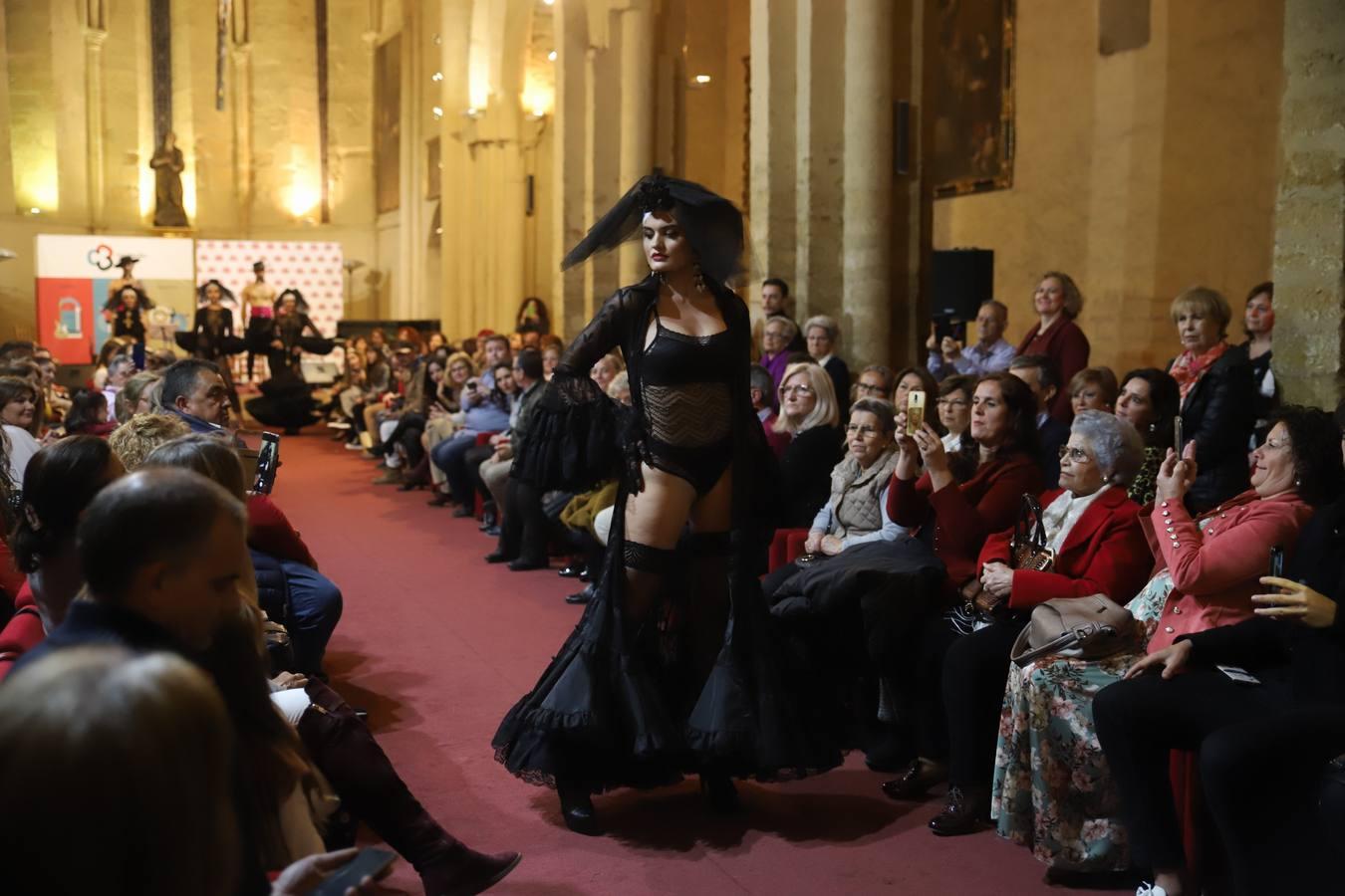 Moda flamenca y solidaria hecha en Córdoba, en imágenes